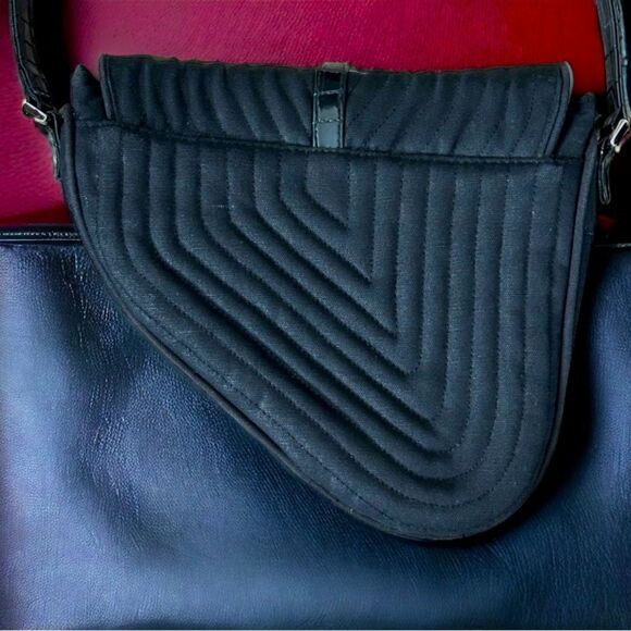 LA RUE Bags l Black Croc Leather Strap l Shoulder l Buckle Decor l Medium l EUC - Picture 2 of 10